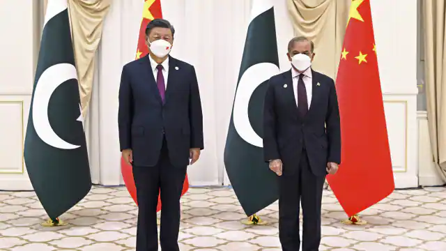 पाकिस्तान की श्रीलंका जैसे हालत कर सकता है चीन!