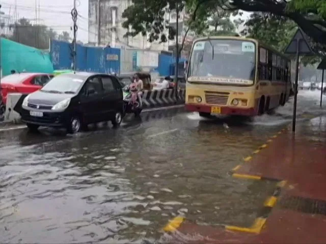 HEAVY RAINFALL: पुडुचेरी और चैन्नई में भारी बारिश ने किया बुरा हाल