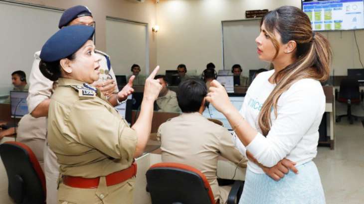 अभिनेत्री प्रियंका चोपड़ा पुलिस अफसरों से बोलीं, यूपी में 7 बजे के बाद बाहर निकलने से डरती है लड़कियां