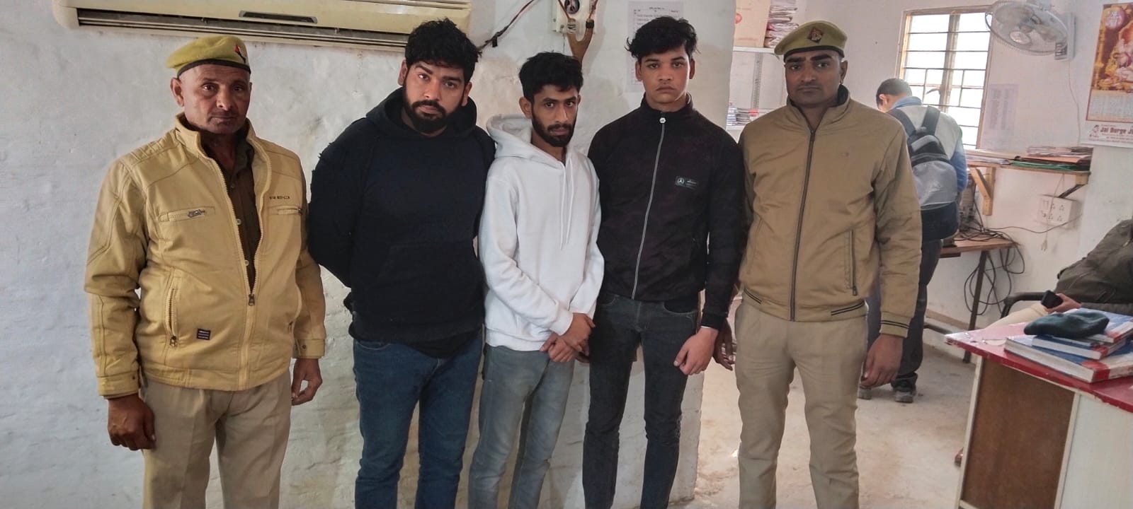 Noida: ट्रैफिक पुलिसकर्मी पर थार चढाने की कोशिश, तीन गिरफ्तार