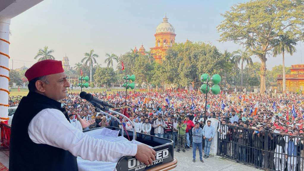 Rampur Election: दोनो डिप्टी सीएम के लिए ये क्या कह गए अखिलेश