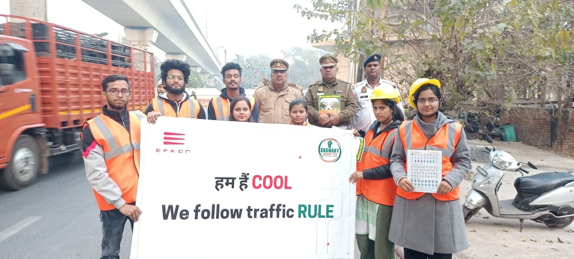 Noida Traffic Police ने यातायात नियमों के प्रति किया जागरूक