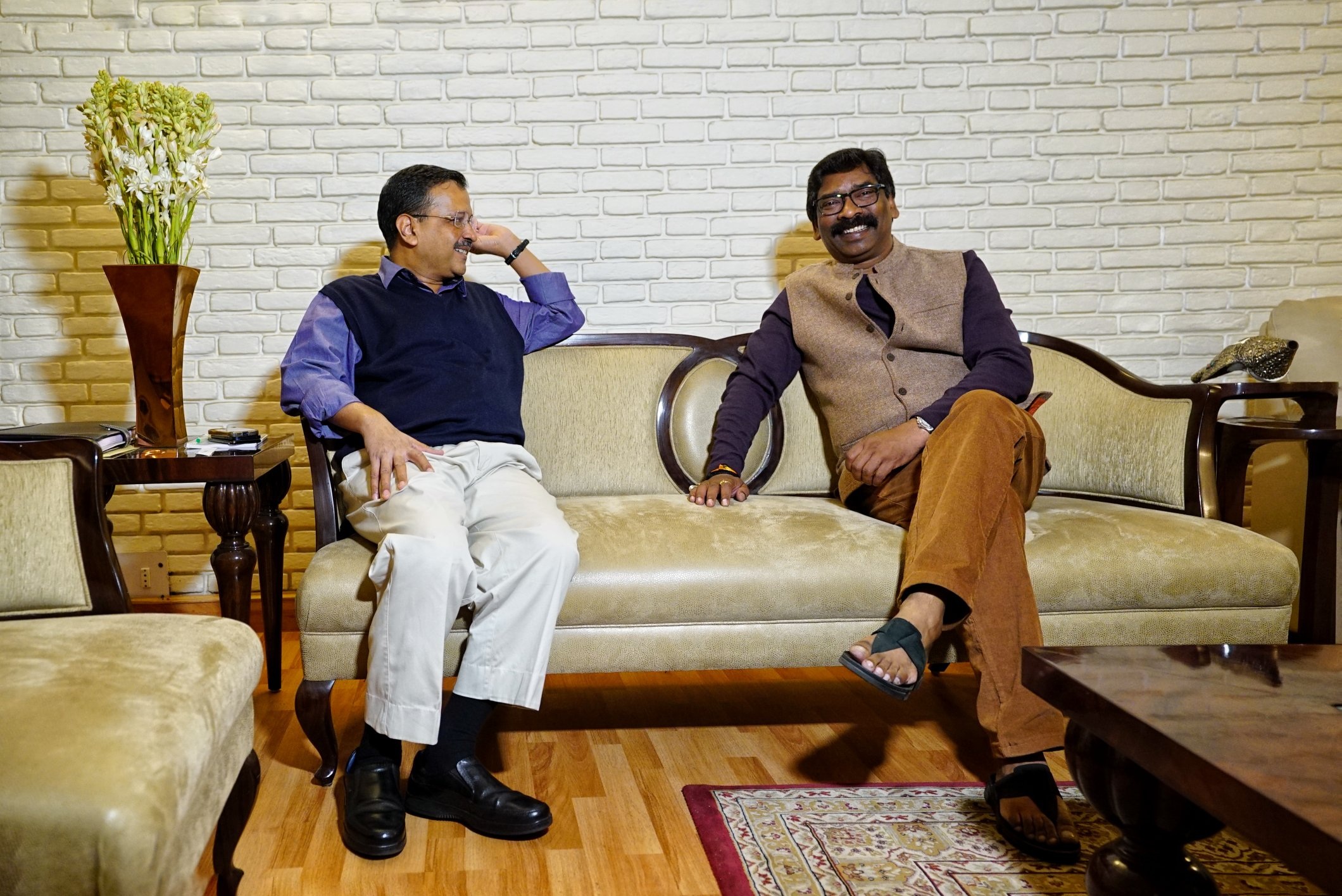 Delhi CM केजरीवाल से मिले झारखंड के सीएम सोरेन