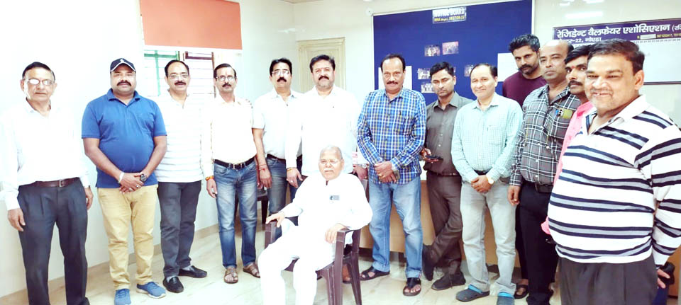 Noida News:सेक्टर 22 आरडब्लूए ने विकास कार्यों को लेकर की बैठक