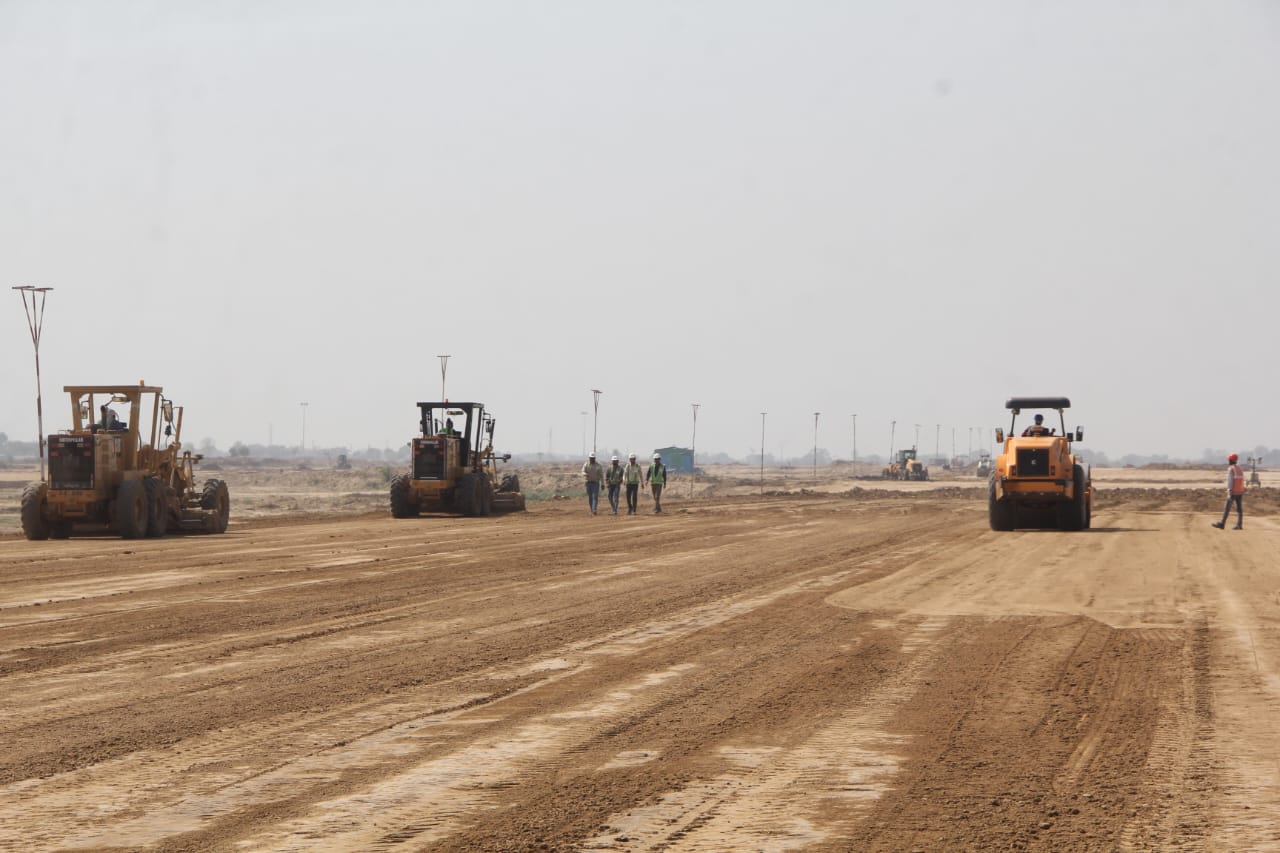 Jewar Airport का निर्माण भर रहा उड़ान,जानें किताना हुआ काम