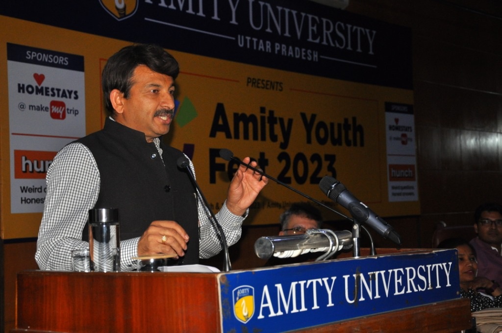 Amity University:‘जिय हो भारत के लाला, एमिटी के नौनिहाला’ पर झूमे छात्र