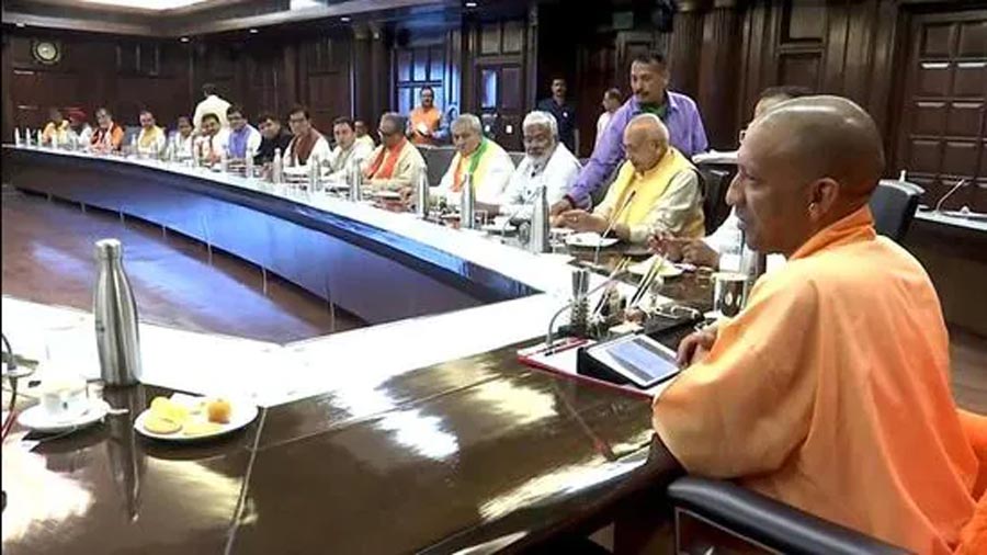 CM Yogi ने दिये फसल नुकसान की भरपाई के निर्देश