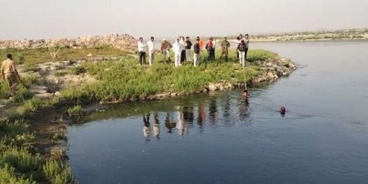Jewar News:कहासुनी हुई तो पत्नी की हत्या कर शव नदी में फेंका