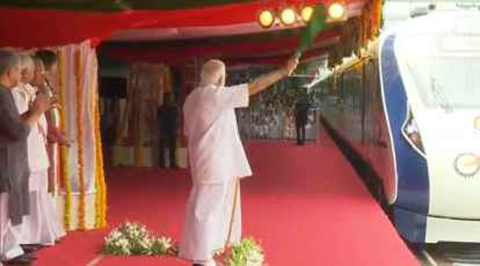 केरल को मिली पहली वंदे भारत-वटर मेट्रो,PM Modi ने  दिखाई हरी झंडी