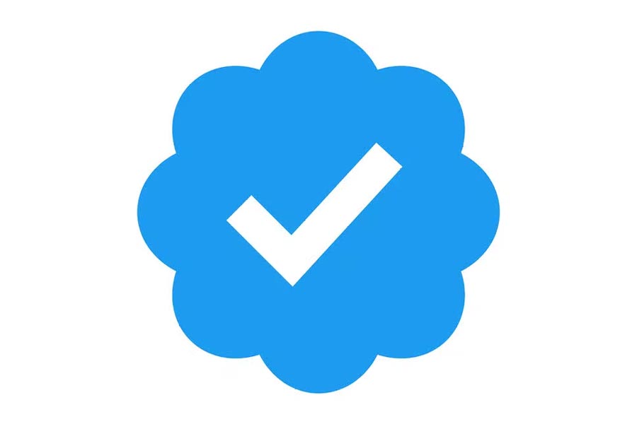 Shahrukh khan, यूपी के सीएम समेत इन दिग्गजो के ट्विटर ने हटाए ब्लू टिक