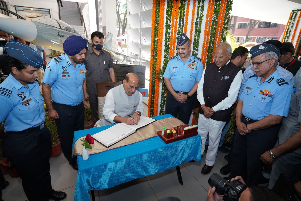रक्षा मंत्री राजनाथ सिंह ने भारतीय वायु सेना विरासत केंद्र का किया उद्घाटन,ये खासियात