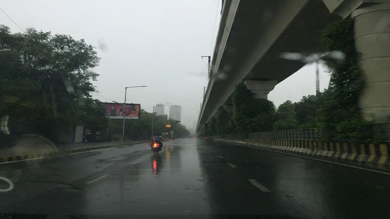 Rain In Noida Delhi NCR: बार बार धोखा दे रहे बादल बदरा, बारिश की भविष्यवाणी हो रही गलत!