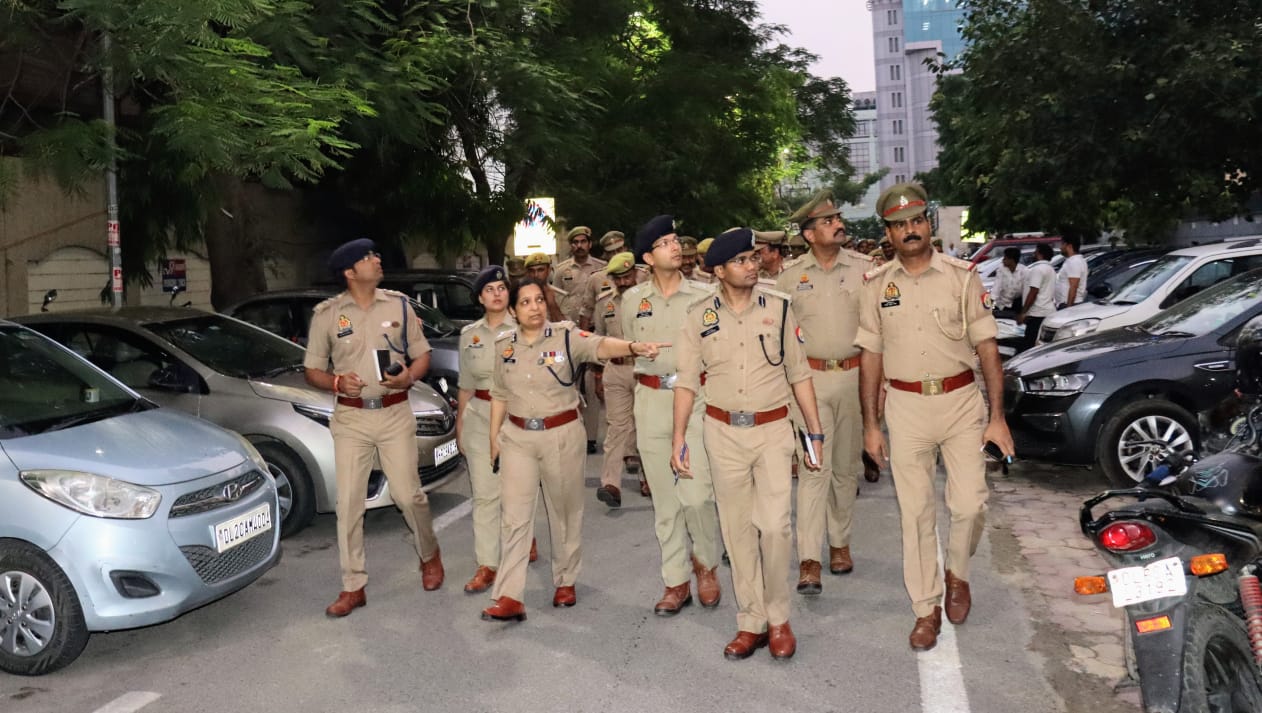 Noida: त्योहारों के मद्देनजर पुलिस हाई अलर्ट पर, सुरक्षा चाकचौबंद