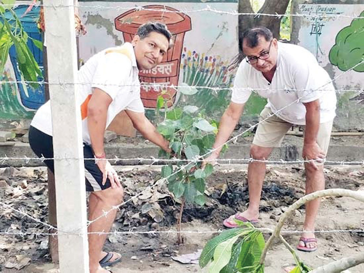 गाजियाबाद: 30 साल पुराने अवैध अतिक्रमण पर चला महापौर का हंटर