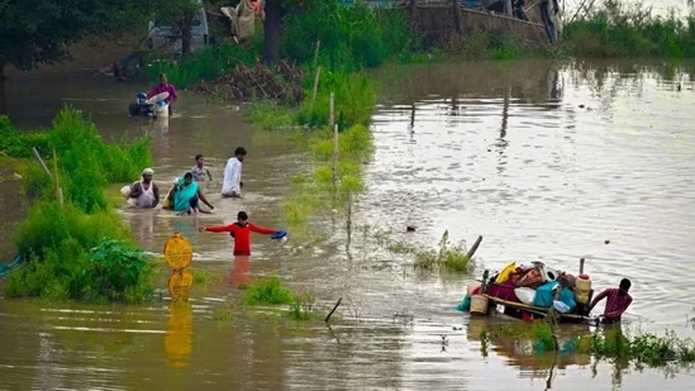 Delhi:यमुना जल स्तर के पिछले सभी रिकॉर्ड टूटे, आईटीओ, सिविल लाइंस में पानी घुसा, स्कूल कराएं बंद