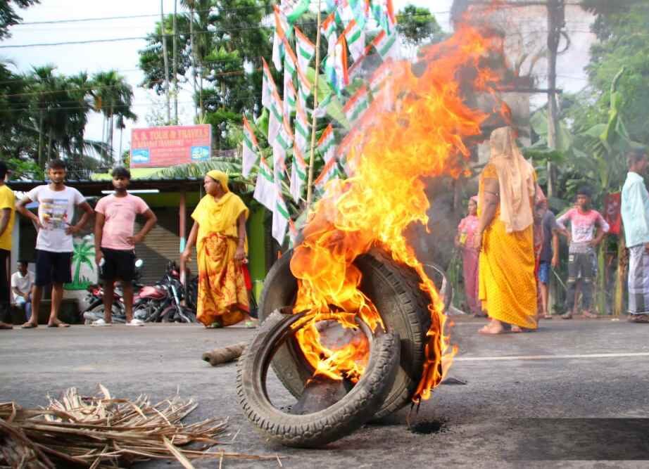 प. बंगाल पंचायत चुनावः हिंसा के मतदान, 12 लोगों की गई जान