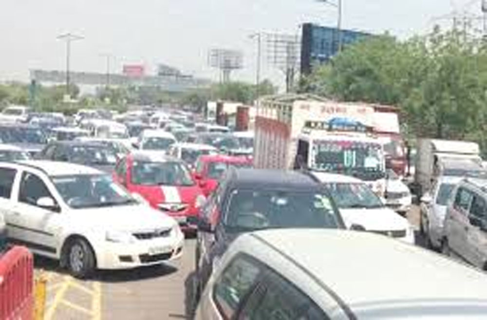 Traffic Jam: नोएडा-ग्रेटर नोएडा एक्सप्रेस-वे पर रेंगते रहे वाहन,डीएनडी और कालिंदी कुंज पर लंबा जाम