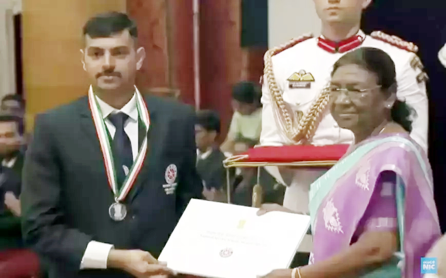 पहली बार Delhi ने जीता एनएसएस पुरस्कार:स्वयंसेवक अनुज को राष्ट्रपति ने किया सम्मानित