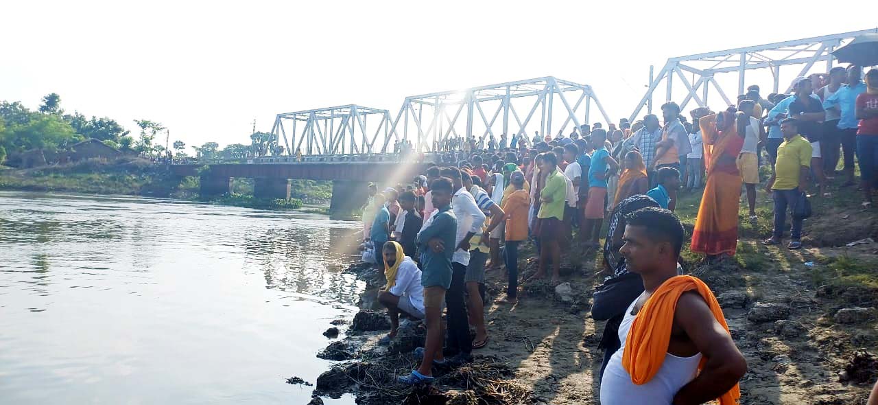 Breaking News : रेल पुल में डूबने से दो युवक लापता