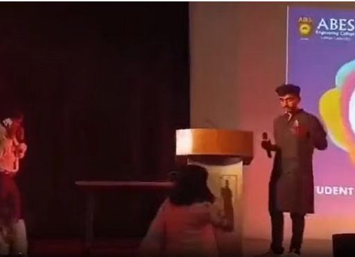 छात्र ने मंच पर लगाया जय श्री राम का नारा, भड़कीं महिला प्रोफेसर,  सोशल मीडिया पर वीडियो वायरल