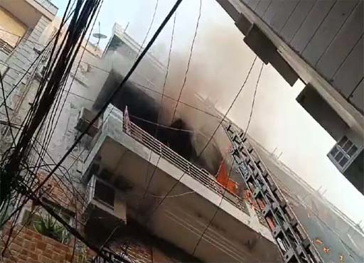 North Delhi : एलपीजी सिलेंडर फटने से मकान में लगी भीषण आग