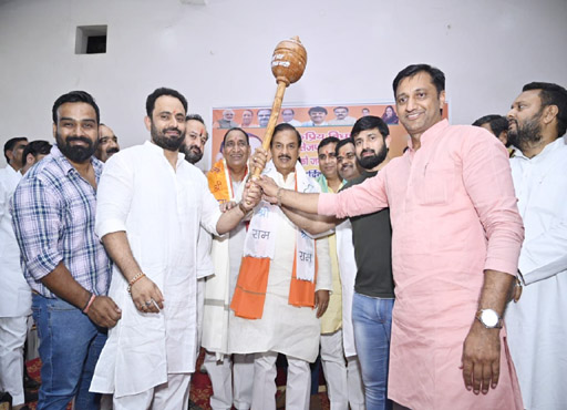 सांसद व BJP कार्यकर्ताओं ने मनाया विधायक तेजपाल नागर का धूमधाम से जन्मदिन