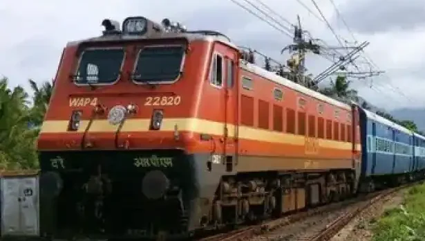 सीतापुर को जा रही ट्रेन बीच रास्ते से हुई लखनऊ के लिए डायवर्ट,यात्रियों को हुई दिक्कते…