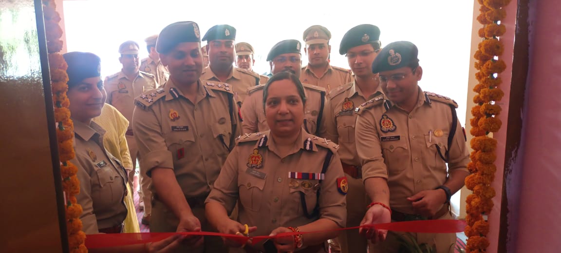 Pink Booth In Noida:नोएडा में पिंक बूथ करेंगे महिलाओं की हेल्प, कमिश्नर लक्ष्मी सिंह ने किया शुभारंभ