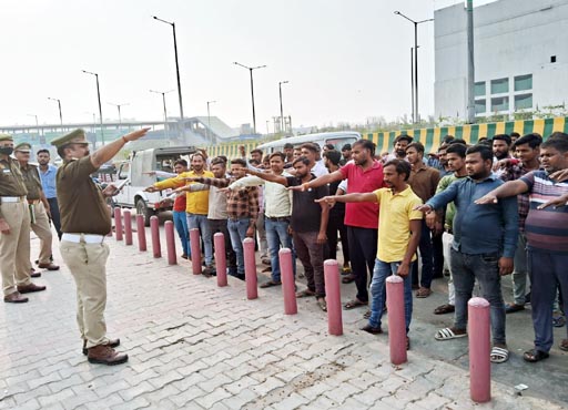 Noida traffic police:  छठे दिन ट्रैफिक पुलिस ने 4451 ई चालान किये