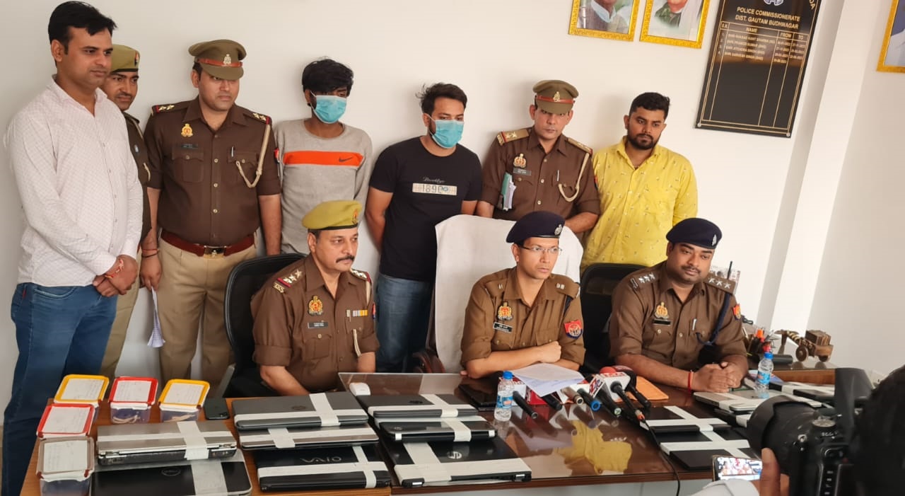 Noida Police:गुलेल से कारों का शीशा तोड़कर चोरी करने वाले दो बदमाश गिरफ्तार