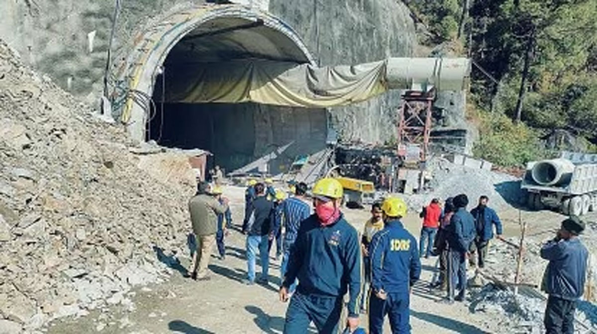 Uttarkashi Tunnel Collapse: उत्तरकाशी में भूस्खलन की वजह से सुरंग का एक हिस्सा ढह,पीएम मोदी ने जानना हाल