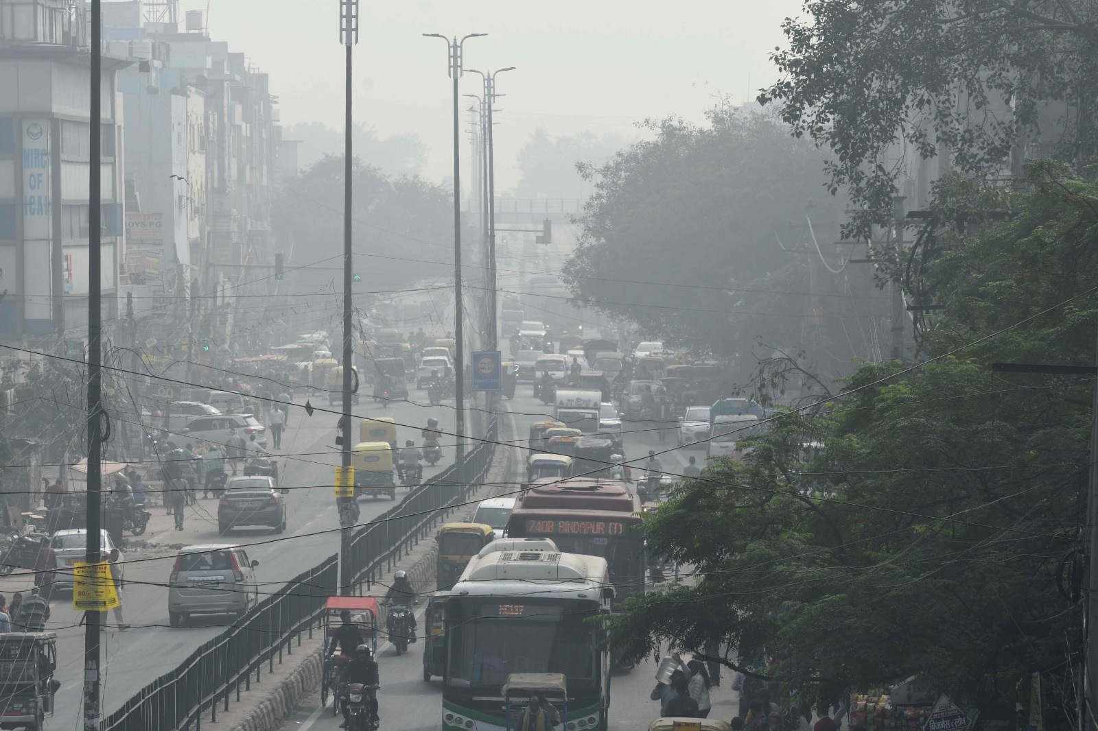 Delhi News: गंभीर श्रेणी में पहुंचा प्रदूषण, ग्रैप का तीसरा चरण फिर लागू
