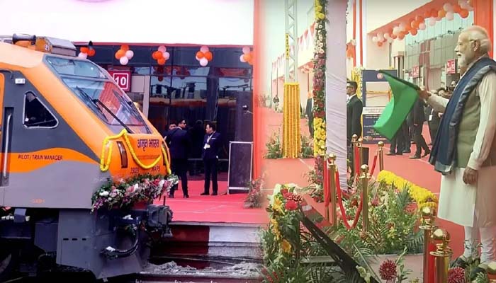 Ayodhya News: पीएम ने छह वंदे भारत और दो अमृत भारत ट्रेन को दिखाई हरी झंडी