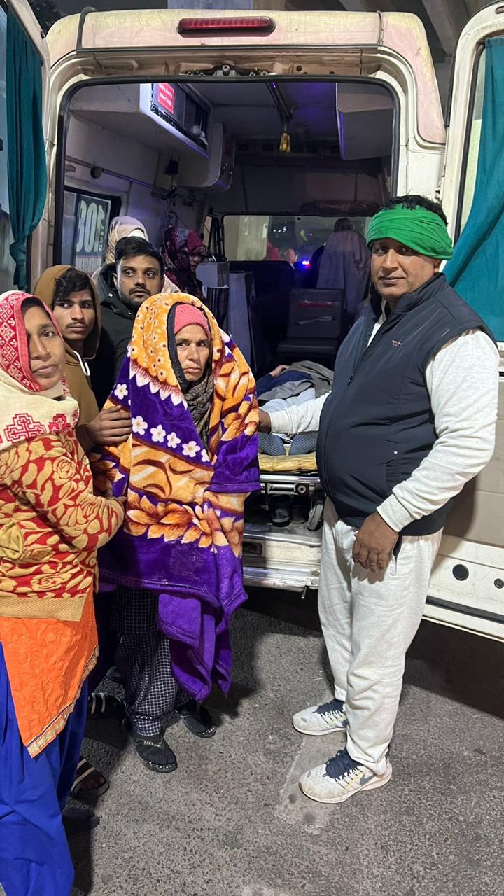 Noida News: धरना दे रहे दो महिला सहित तीन किसानों की तबीयत बिगड़ी, अस्पताल में भर्ती