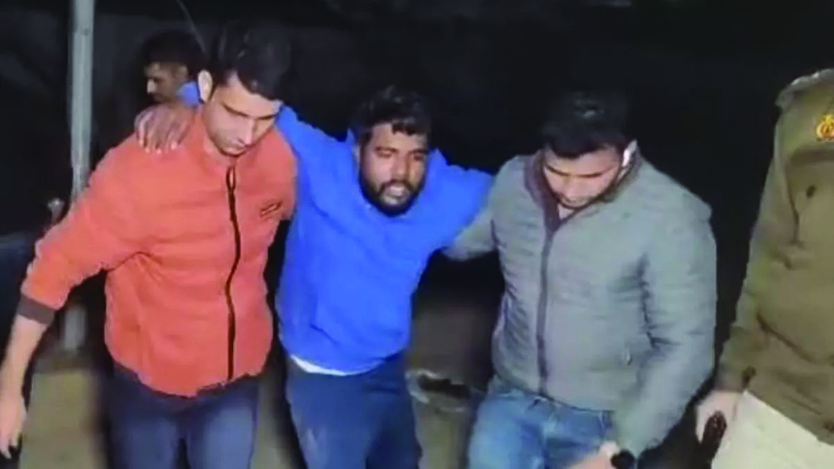 Noida Crime : मोबाइल लूटने वाले दो बदमाश पुलिस मुठभेड़ में घायल