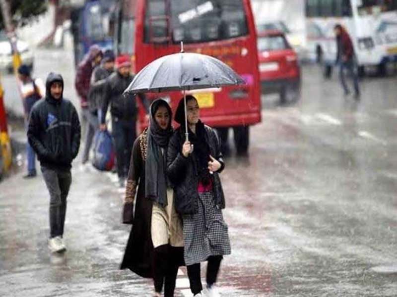 Uttar Pradesh-Rain: झमाझम बारिश से मौसम खुशनुमा, बढ़ी ठंड