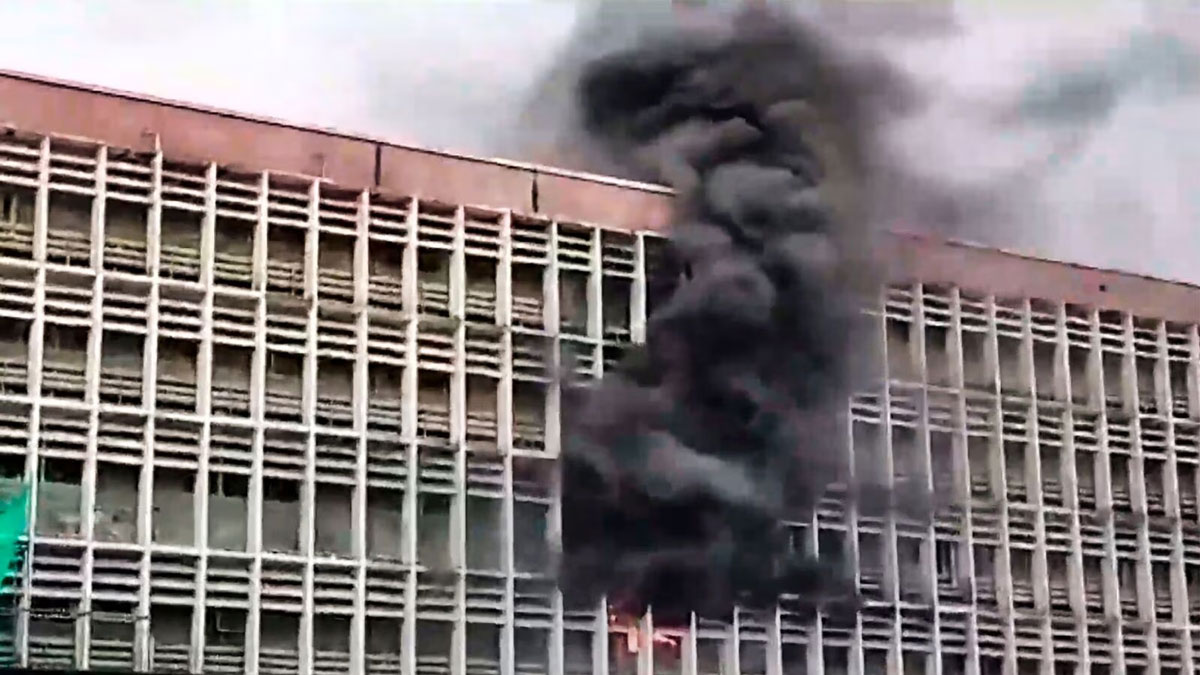 Breaking News: दिल्ली एम्स में आग, मचा हड़कंप, जानें कितना हुआ नुकसान
