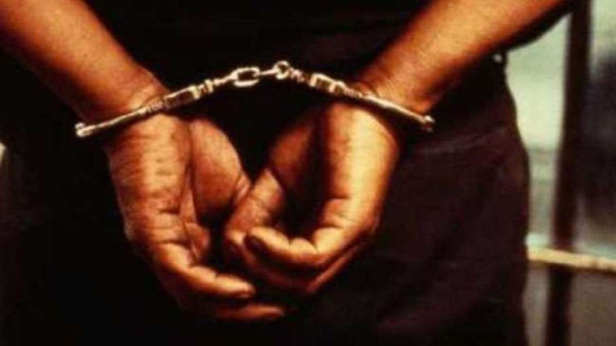 UP Crime News: बुलंदशहर: पुलिस के साथ मुठभेड़ में इनामी बदमाश गिरफ्तार