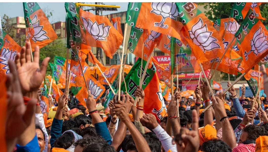 BJP LokSabha Candidates: गुजरात में भाजपा को झटका, दो उम्मीदवारों ने कदम हटाए पीछे
