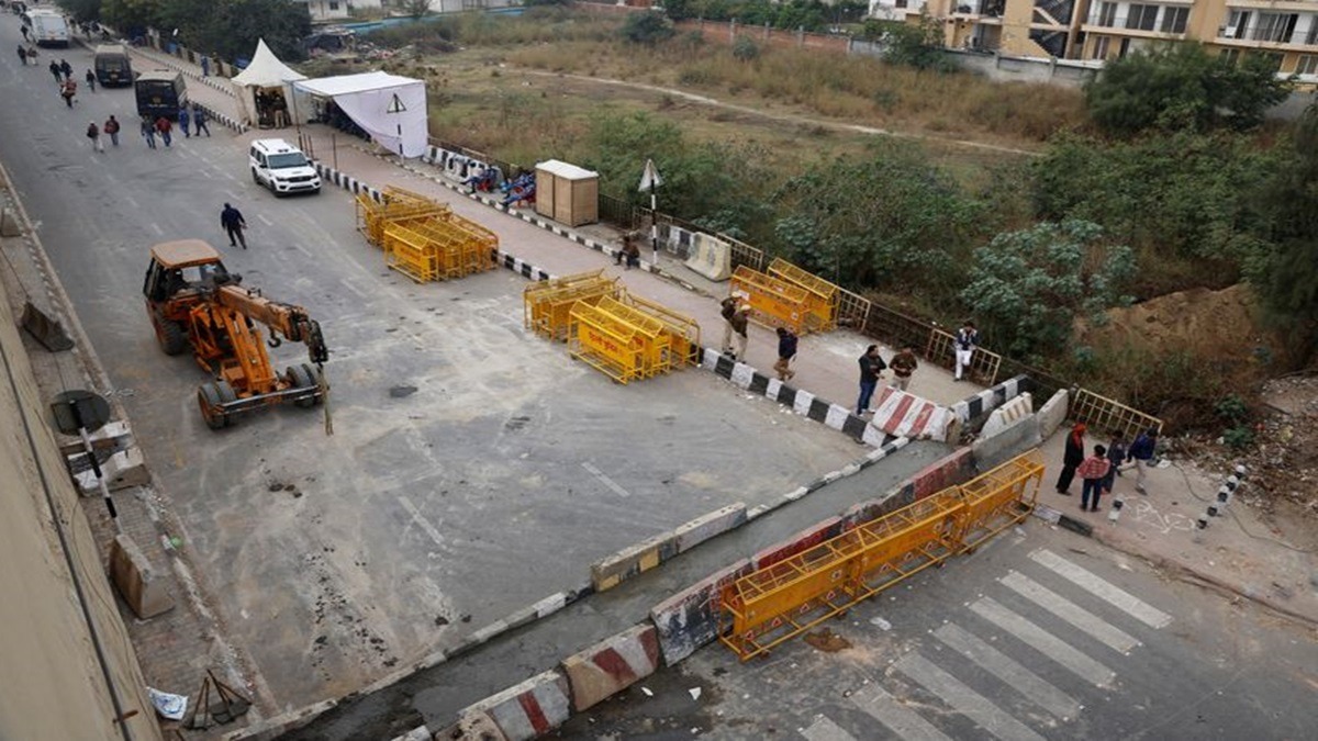 Delhi News: किसान आंदोलन के मद्देनजर दिल्ली की सीमा सील, धारा 144 लागू