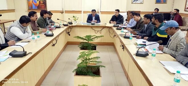 Ghaziabad: जिलाधिकारी इन्द्र विक्रम सिंह ने व्यापार बंधु की बैठक में अफसरों को दिए निर्देश