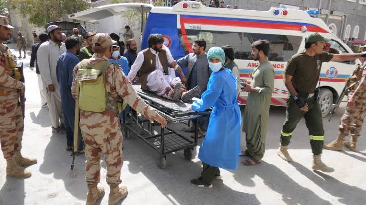 Pakistan News: चुनाव के दौरान पाकिस्तान में आतंकी हमला, इस संगठन पर श़क