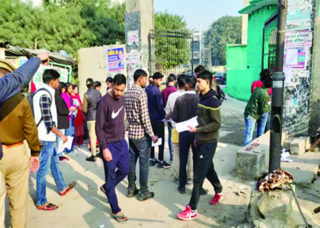 UP Police Bharti Exam: सिपाही भर्ती की दूसरे दिन की परीक्षा जारी, चेकिंग और बायोमिट्रिक के बाद मिला प्रवेश