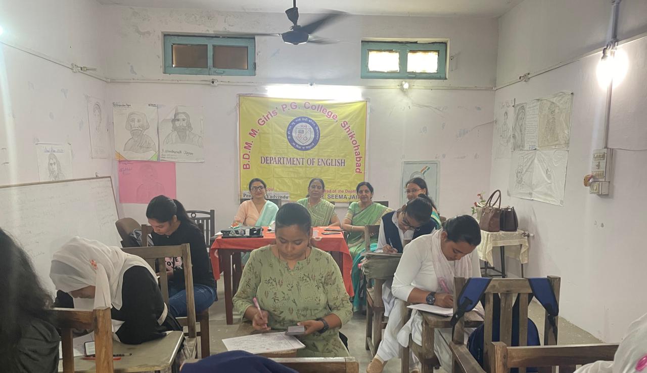 बीडीएम की छात्राओं ने लेखन प्रतियोगिता में भाग लिया 
