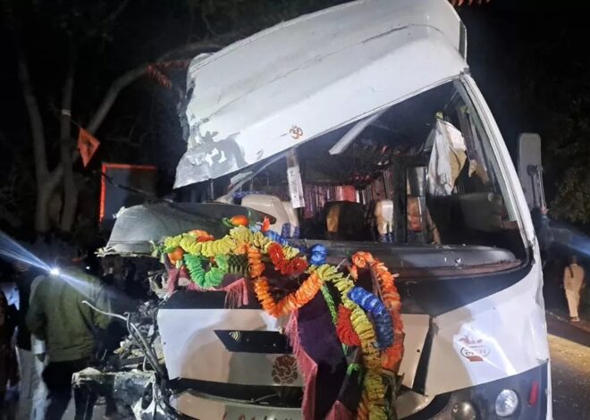 Jharkhand Bus Accident: बस और ट्रक की टक्कर में पांच की मौत; 30 घायल