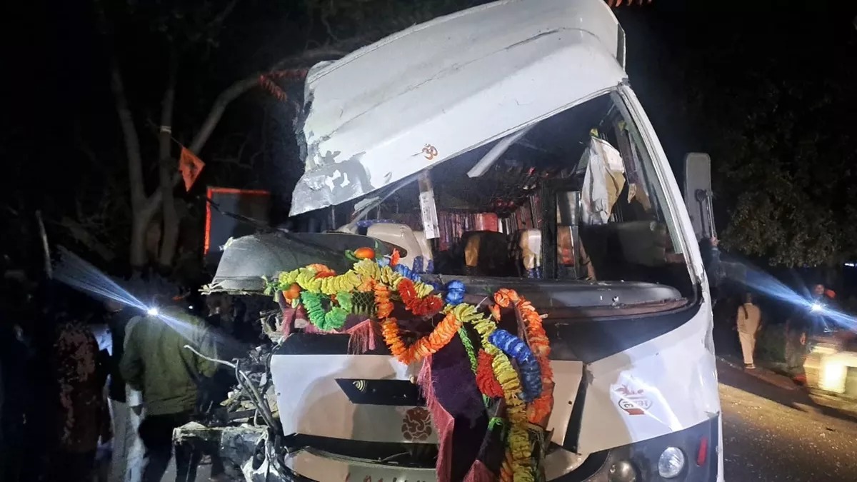 Jharkhand Bus Accident: बस और ट्रक की टक्कर में पांच की मौत; 30 घायल