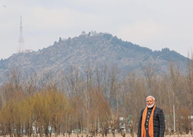 PM Modi In Kashmir: कश्मीर की वादियों में पहुंचे पीएम मोदी, पर्यटन को मिलेगी रफ्तार