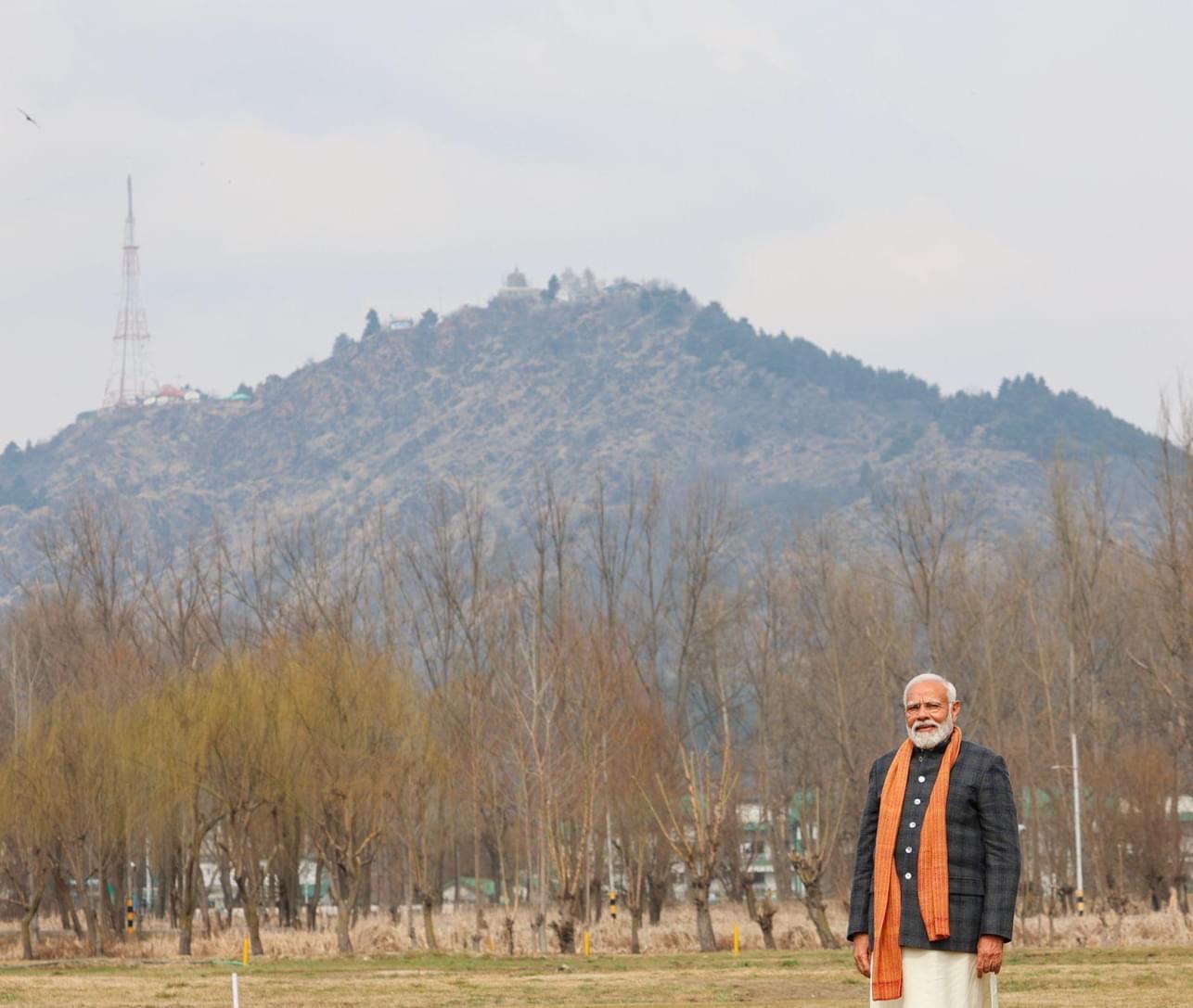 PM Modi In Kashmir: कश्मीर की वादियों में पहुंचे पीएम मोदी, पर्यटन को मिलेगी रफ्तार