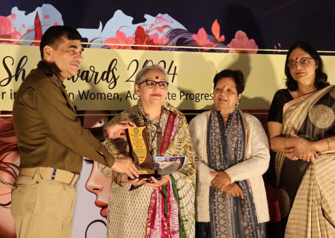 Noida News: समाज सेवा में आगे रहने वाली महिलाओं को मिला सम्मान