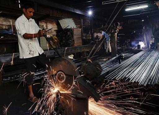 Industrial Production: देश का औद्योगिक उत्पादन फरवरी महीने में 5.7 फसदी बढ़ा
